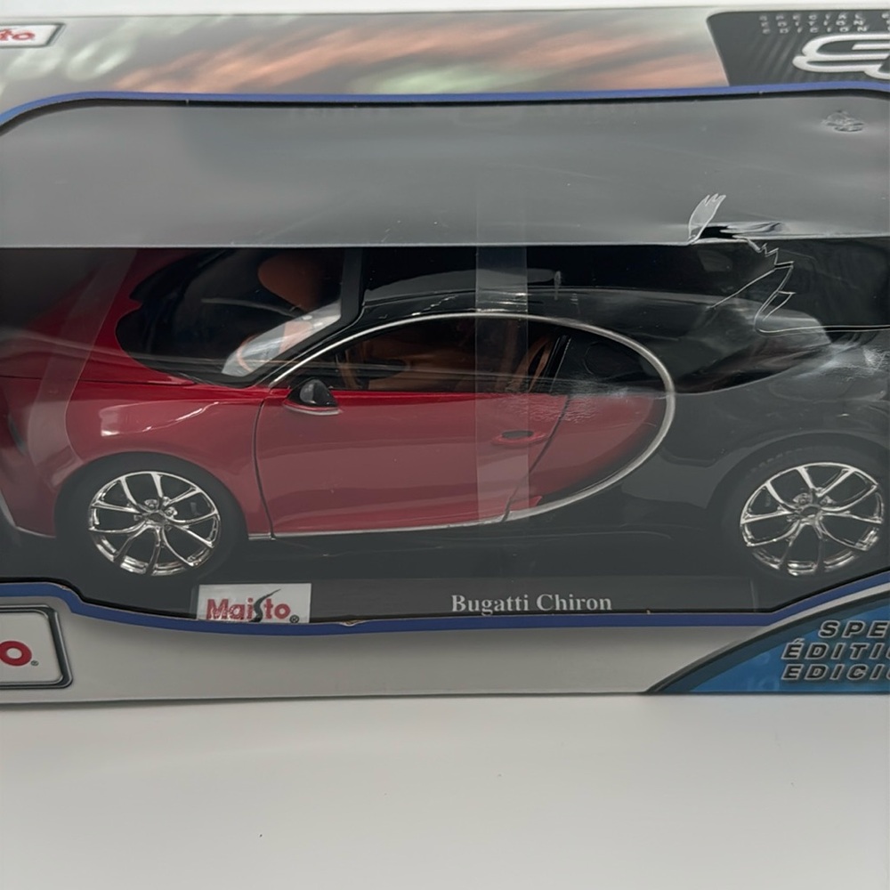 New Maisto Bugatti Chiron Red 1:18 Scale Car Special Edition